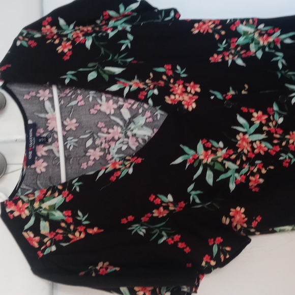 Floral blouse - Picture 3 of 7